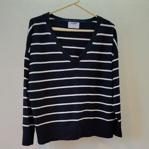 Old Navy Women's V-Neck Sweater in Navy and White Stripes